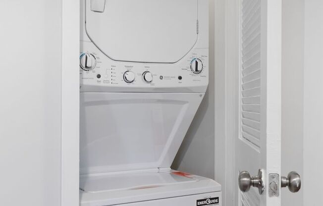 2 beds, 2 baths, $2,400, Unit 104