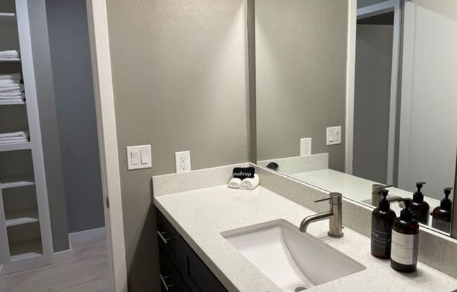 2 beds, 1 bath, $2,695, Unit 306