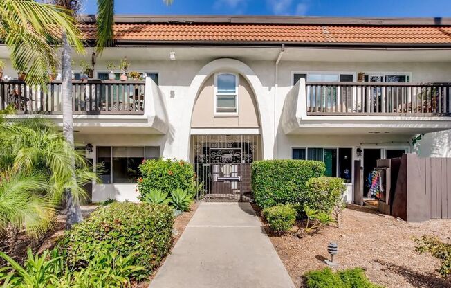 Upgraded 2bd/1ba Condo with Washer/Dryer in unit!