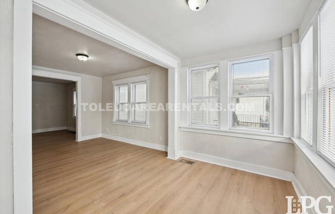 1954 BARROWS ST