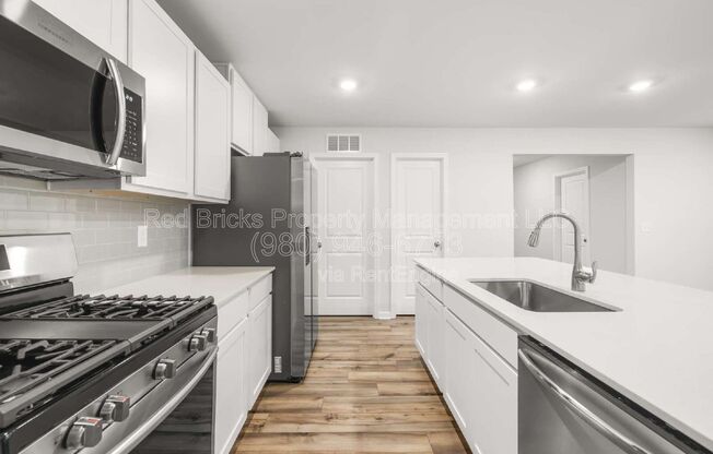 5 beds, 2.5 baths, 2,306 sqft, $2,245