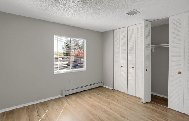 2 beds, 1 bath, 860 sqft, $1,199, Unit 10-12