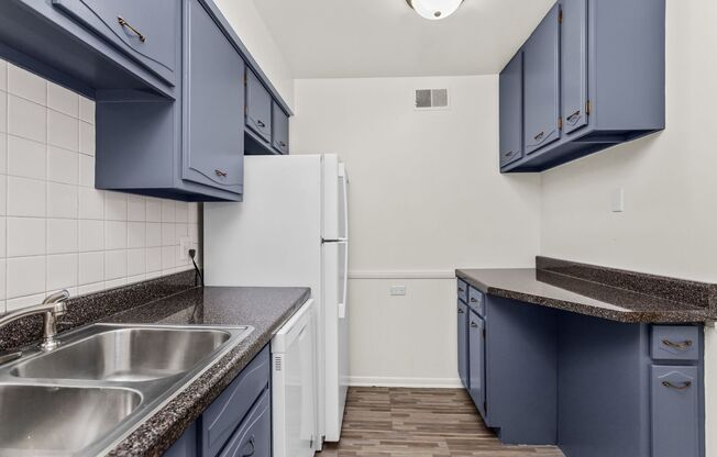 2 beds, 1.5 baths, $2,395, Unit 404