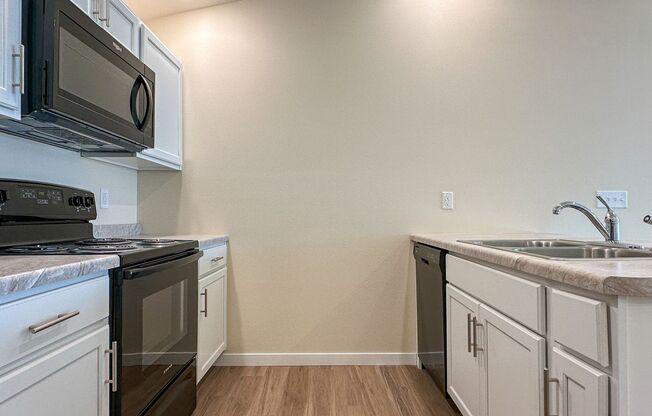 2 beds, 1 bath, 1,032 sqft, $1,350, Unit RO 10101-43