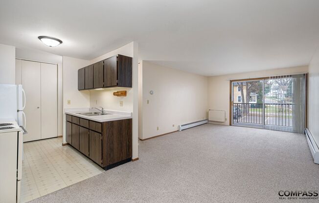 1 bed, 1 bath, 624 sqft, $945, Unit 215