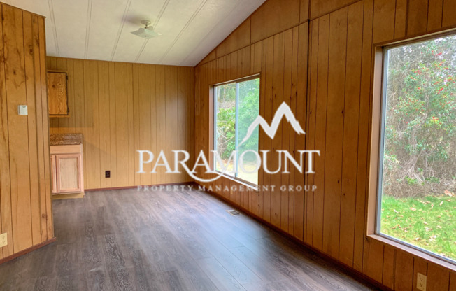 Cozy 2 Bed 1 Bath in Port Orchard!