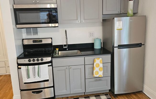 Studio, 1 bath, 337 sqft, $1,249, Unit 25