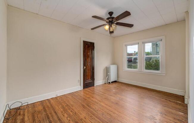 2078 SAINT CLAIR AVE