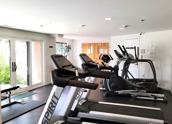 1 bed, 1 bath, 844 sqft, $2,400, Unit 207