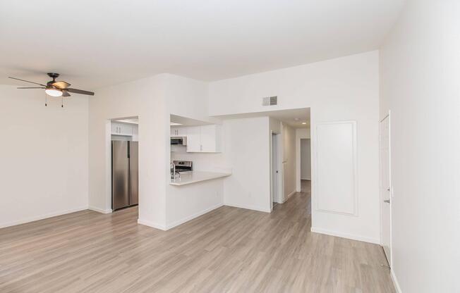 2 beds, 2 baths, 880 sqft, $3,020