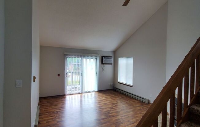 2 beds, 1.5 baths, 950 sqft, $1,434, Unit 5811-2A
