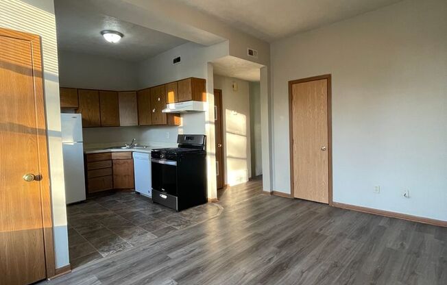 2 beds, 1 bath, 794 sqft, $1,000, Unit 1009 1/2 N 29th Street