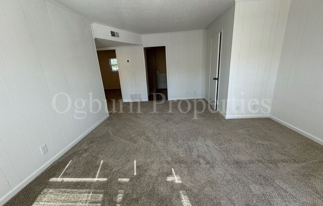 2 beds, 1 bath, $925, Unit 212