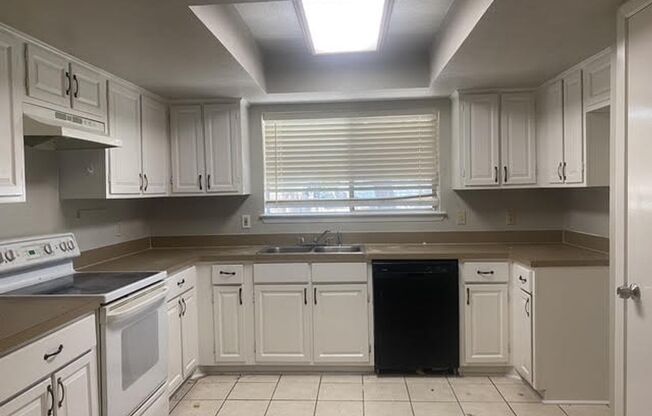 4 Bed Richardson Available Now!!