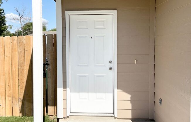 **$200 Amazon Gift Card to tenant after move-in if apply by 9/30/24** Modern Open Floor Plan Duplex in Seguin! Right at Texas Lutheran University! Easy access to IH-10, San Antonio, New Braunfels!