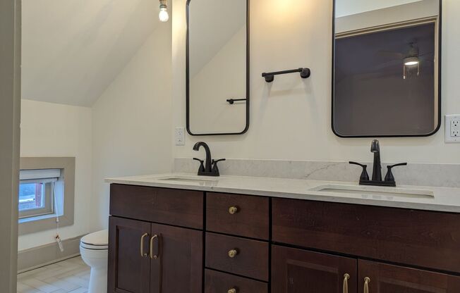 1 bed, 1.5 baths, 1,131 sqft, $1,655, Unit 1705 - 301