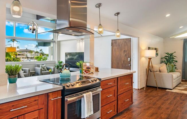 BRAND NEW to the market with NEW JACUZZI! Marina Front 3br/2ba