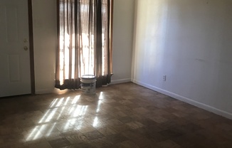 3 beds, 1 bath, $750