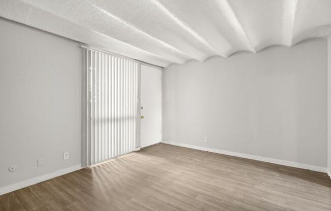 Studio, 1 bath, $775, Unit 72