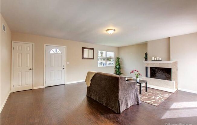 YOUR NEW HOME - IMPERIAL BEACH 3 bed / 2 bath Minutes to the beach!!