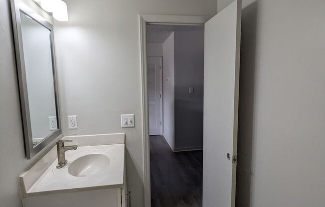 2 beds, 1 bath, 855 sqft, $1,049, Unit 3364-02