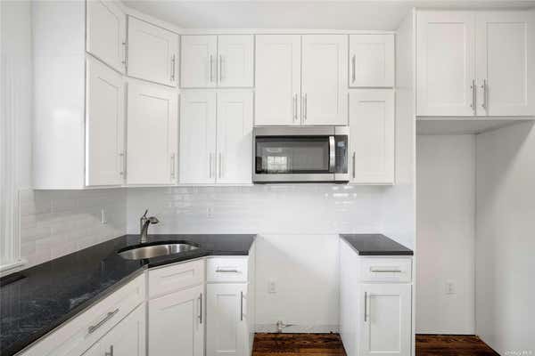 2 beds, 1 bath, $3,195, Unit 2