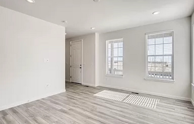 2B/2.5B Pair Home with Deck and Yard Available Late June!