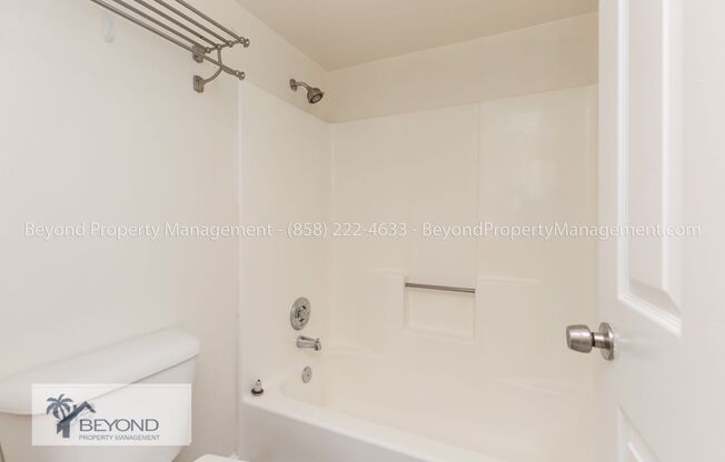 3 beds, 2 baths, 1,100 sqft, $3,188, Unit 4437B  Estrella Ave.