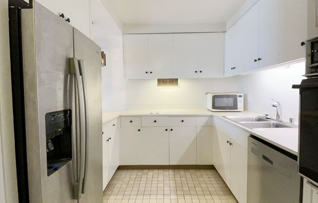 2 beds, 2 baths, $3,500, Unit # 1212