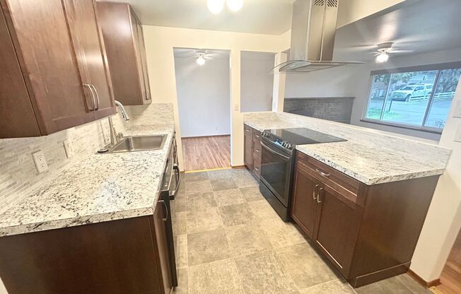 Beautiful Garden Entrance 4 bedroom home in Seattle, minutes away from major highways.