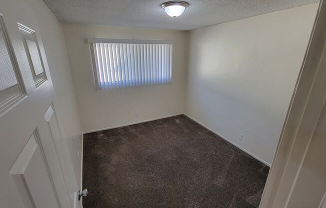 2 beds, 1 bath, 900 sqft, $1,950, Unit 12