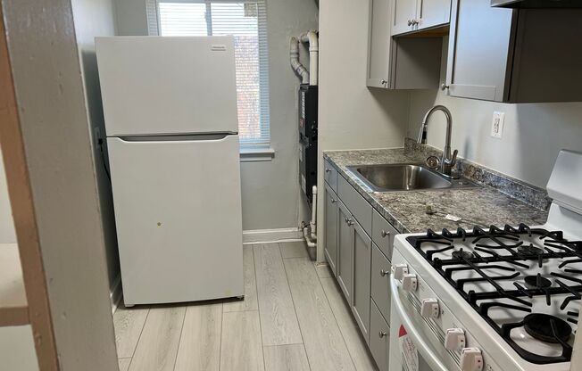 2 beds, 1 bath, 660 sqft, $1,595, Unit 4