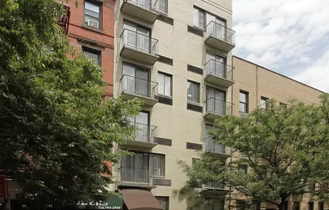 343 E 76 ST