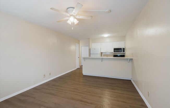 Studio, 1 bath, 445 sqft, $775, Unit 214