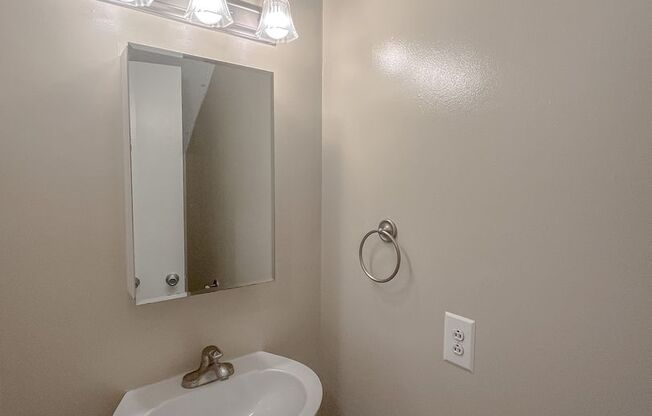 2 beds, 1.5 baths, 850 sqft, $1,195, Unit 16C