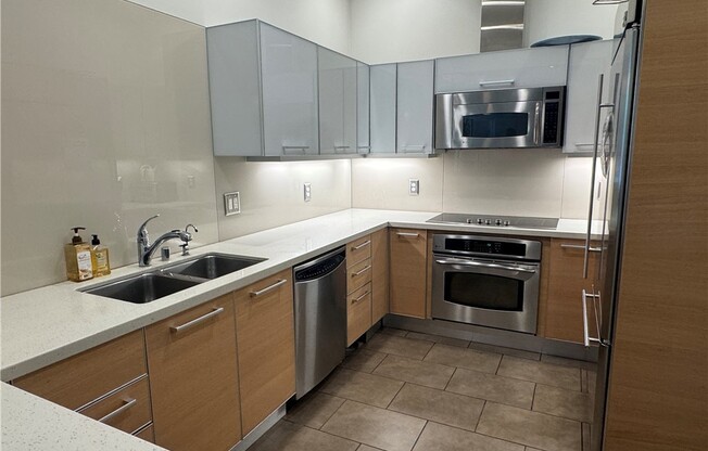 2 beds, 2 baths, 1,320 sqft, $4,100, Unit 2203