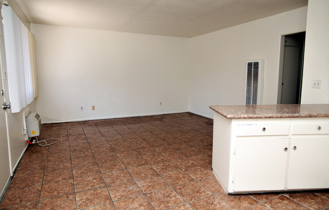 1104-1118 E. FRANKLIN AVENUE