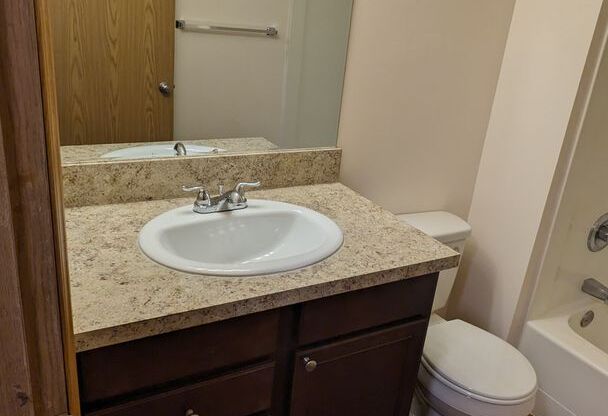 2 beds, 1 bath, 750 sqft, $1,195, Unit 20