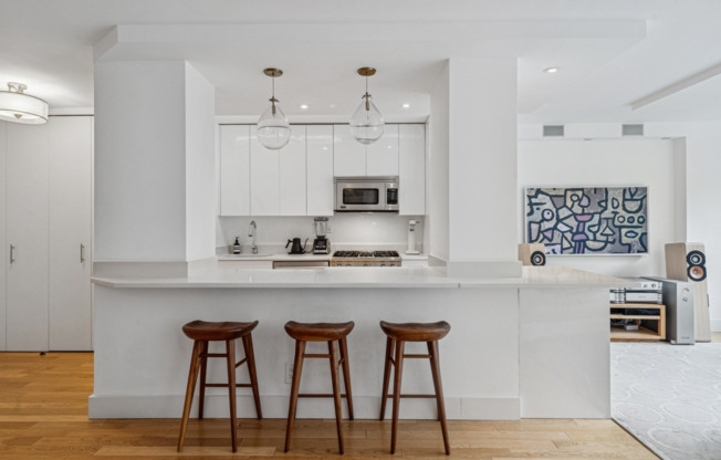 2 beds, 2 baths, $8,500, Unit 406