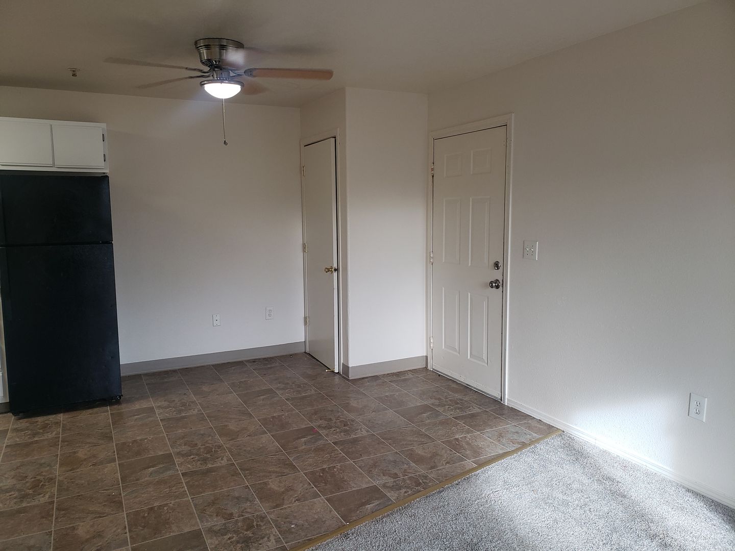 Conveniently Located Large 3-bedroom/2 bath Apartment