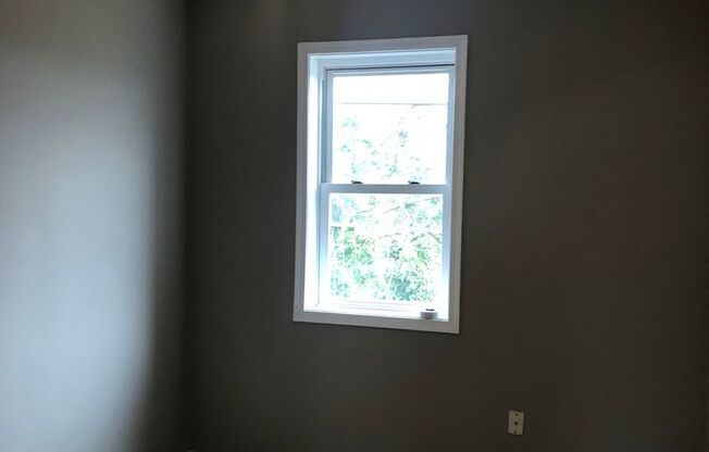 HABC Approved 3 Bedroom 2 Bathroom recently renovated townhouse in Baltimore City