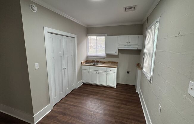 2 beds, 1 bath, $1,300, Unit # NC 97