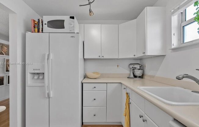 Live in the Heart of South Beach – Spacious 2 Bed, 2 Bath Apartment
