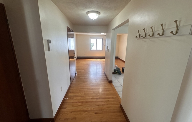 3 beds, 1 bath, 1,000 sqft, $3,000, Unit 2