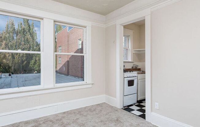 Studio, 1 bath, 340 sqft, $900, Unit 301