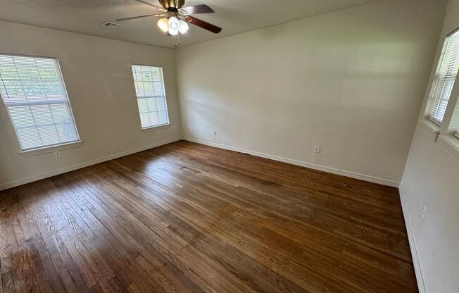 2 beds with 1 bath home for rent in Norman.  New paint and super clean!
