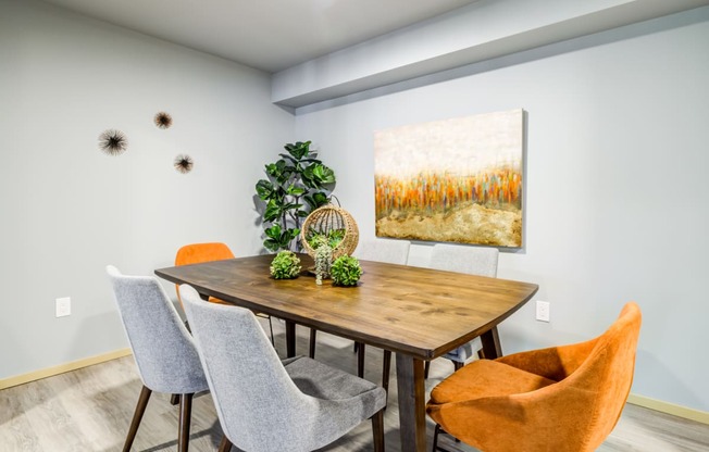 Dining Area at Manor Way Apartments, Everett, WA 98204