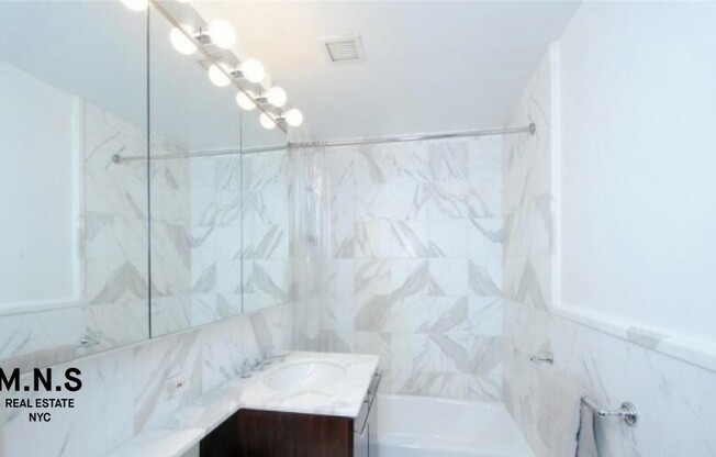 Studio, 1 bath, $3,200, Unit 5-J
