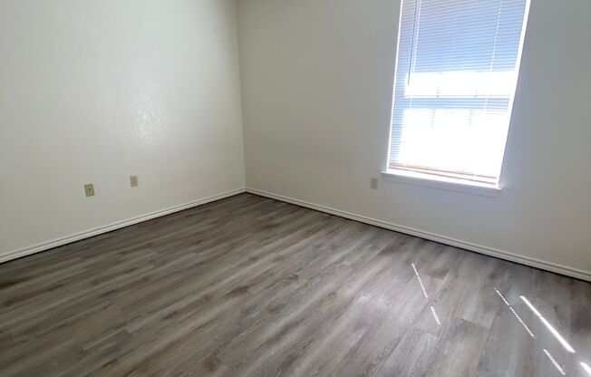 2 Bedroom 1 Bathroom Newly Updated Apartment