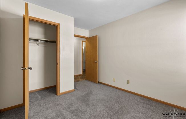 2 beds, 1 bath, 660 sqft, $995, Unit 28